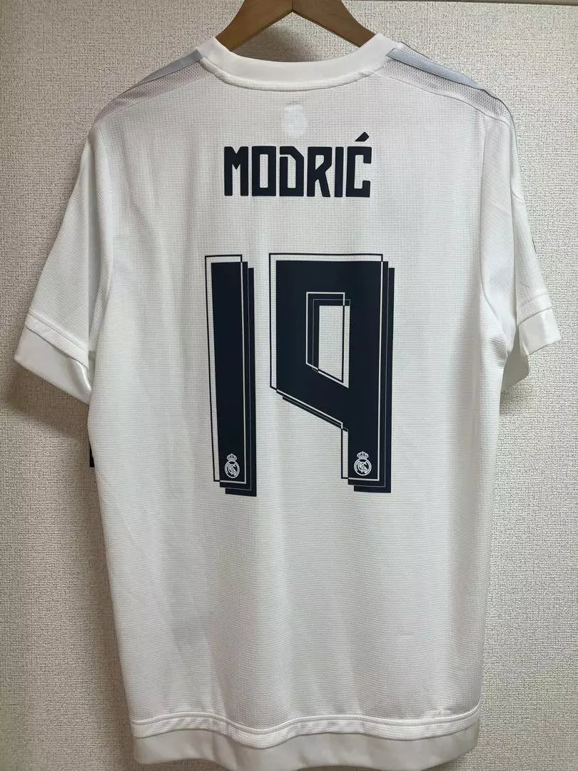 Modric Real Madrid 2015/16 Home Kit Retro